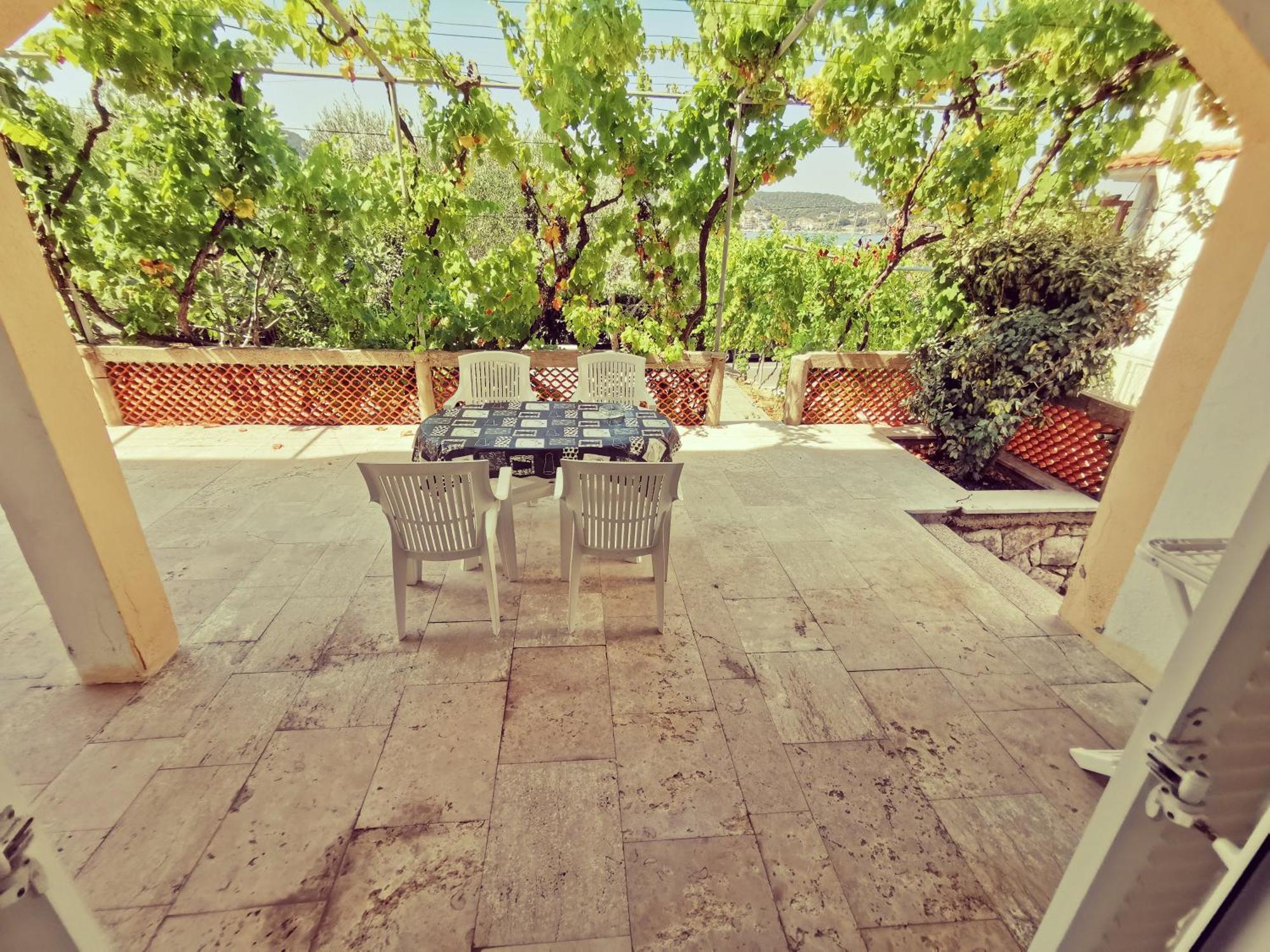 Apartamento Haus Maro Supetarska Draga Habitación foto